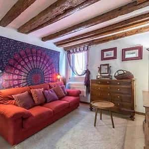 Piccolo - Cozy In The Heart Of Authentic , Venecia Italia